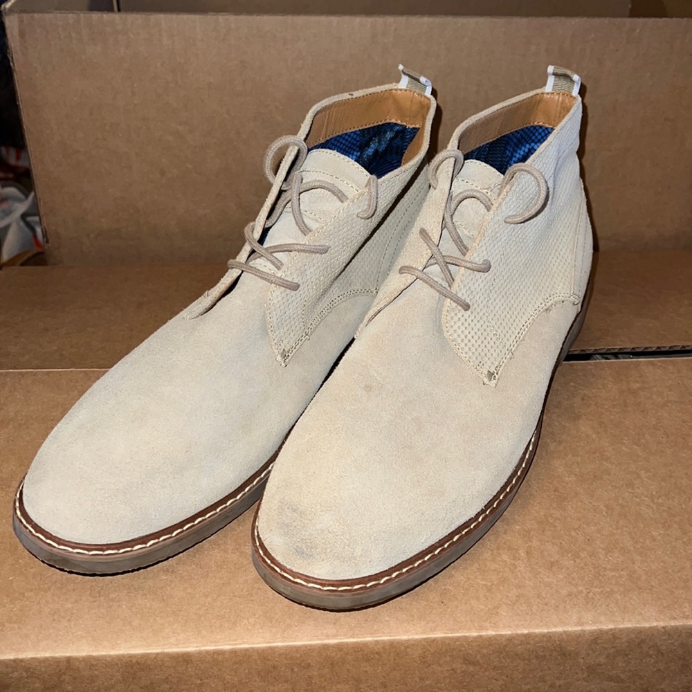 Mens Steve Madden tan suede boots. Size 13.